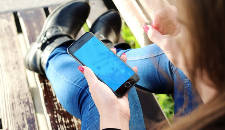 size3-16441759816132-103-v-lonskem-roce-se-na-linku-bezpeci-obratilo-pres-100-tisic-deti-resila-se-sikana-i-myslenky-na-sebev