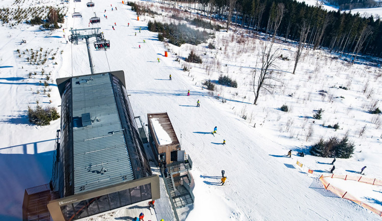 Šestisedačková lanová dráha v horském středisku Kraličák prošla technologicky náročnou opravou