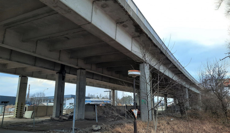 Oprava prostějovské estakády začne v dubnu. Řidiče čekají další kolony a zdržení