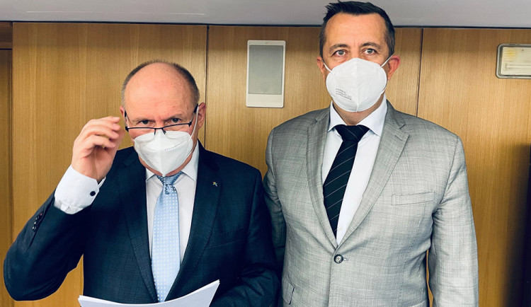 Poslanci za hnutí ANO Ladislav Okleštěk (vlevo) a Petr Vrána