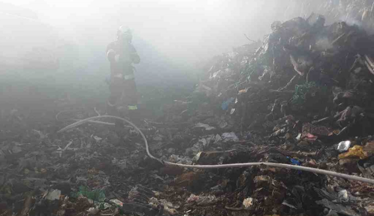 Požár skládky v Mrsklesích u Olomouce