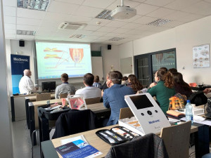 Mladí lékaři z celé Moravy se v Prostějově zdokonalovali v moderních postupech operací kýl