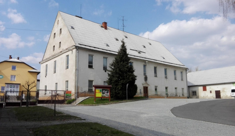 1645273987671-124-tvrz