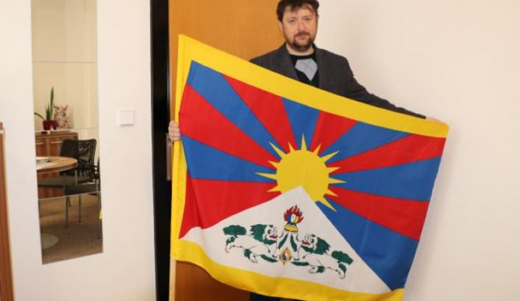 Řada obcí a měst z Olomouckého kraje letos opět vyvěsí tibetskou vlajku