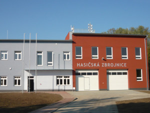 Hasičská zbrojnice v Olomouci - Černovíře, kam mohou lidé nosit materiál pro Ukrajinu