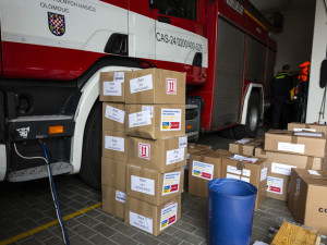 Jídlo, deky, pleny i termovize a elektrocentrály. Z kraje míří na Ukrajinu kamiony s pomocí