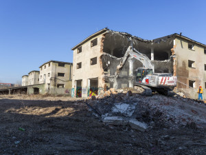 Od bourání k nanotechnologii. Suť z bývalých opraven na Velkomoravské ještě najde využití