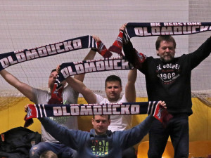 BK Redstone Olomoucko bude vybírat peníze pro Ukrajinu prodejem klubových šál