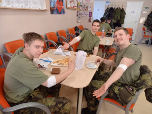 Budoucí vojačky a vojáci již podruhé přijeli do Šumperka darovat krev