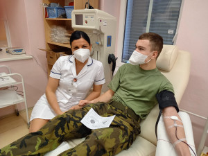 Budoucí vojačky a vojáci již podruhé přijeli do Šumperka darovat krev