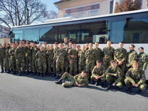 Budoucí vojačky a vojáci již podruhé přijeli do Šumperka darovat krev