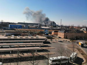 Přerovany zalarmoval mohutný černý dým z tepláren. Hořely plastové filtry