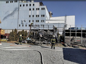 Přerovany zalarmoval mohutný černý dým z tepláren. Hořely plastové filtry