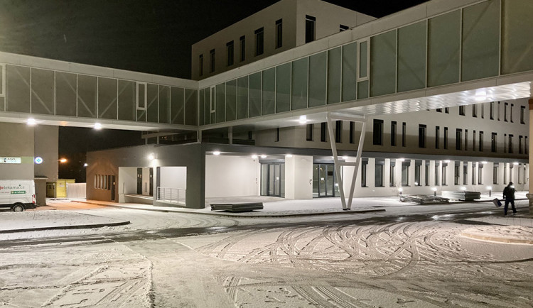 Díky koridorům budou moct pacienti mezi budovami komfortně přecházet i při nepříznivém počasí