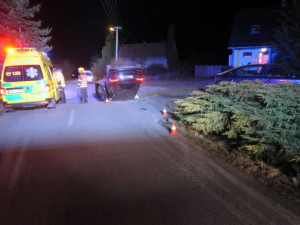 Opilý řidič v noci nezvládl v Pavlovicích svůj automobil. Skončil na střeše
