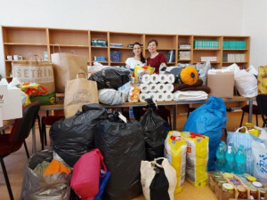 Solidarita s napadenou Ukrajinou v Olomouckém kraji nepolevuje. Pomáhají školy i hasiči