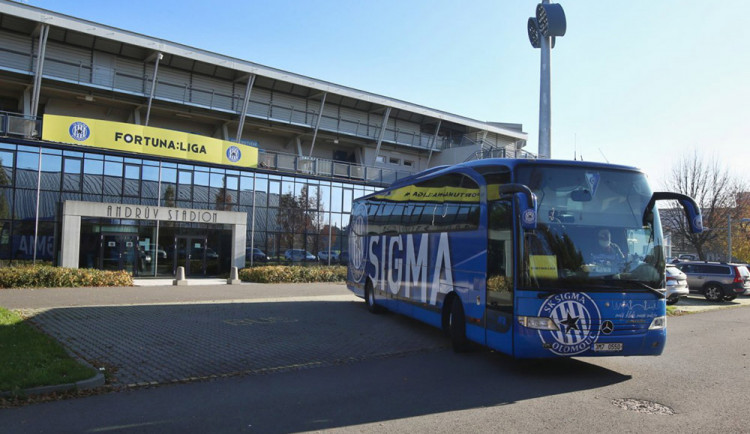 Autobusová doprava Roletzky vozí k zápasům také fotbalisty SK Sigma Olomouc