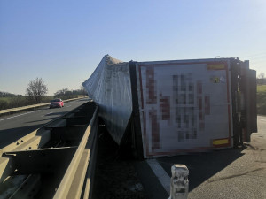 Kvůli havárii kamionu bude dnes dálnice do Prostějova od dvacáté hodiny uzavřená