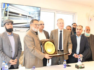 Česká úpravna vody slouží tisícům Pákistánců. Místní nemocnici ji věnovala firma z Prahy