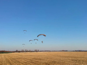 Část obyvatel Prostějova vyplašilo vojenské cvičené na zdejším letišti