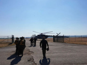 Část obyvatel Prostějova vyplašilo vojenské cvičené na zdejším letišti