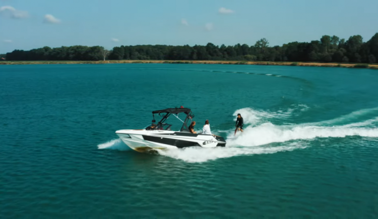 Snímek z propagačního spotu vodní turistiky v Olomouckém kraji