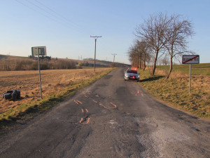 Pro opilého motorkáře letěl k Hynčině vrtulník. Zranil i spolujezdkyni, která byla v sajdkáře