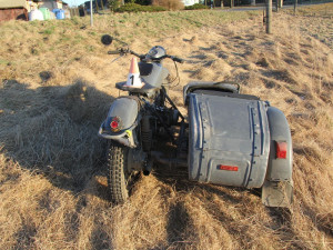 Pro opilého motorkáře letěl k Hynčině vrtulník. Zranil i spolujezdkyni, která byla v sajdkáře