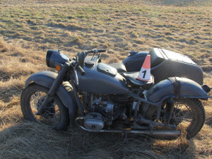 Pro opilého motorkáře letěl k Hynčině vrtulník. Zranil i spolujezdkyni, která byla v sajdkáře