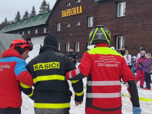 VIDEO: V Jeseníkách hořela chata Barborka. Šlo o cvičení záchranných složek