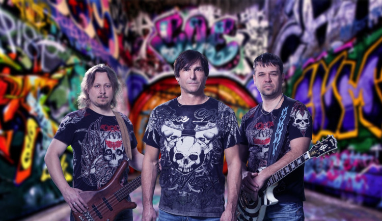 size3-16485544914422-231-cesi-zadarmo-cizinci-za-plne-vstupne-plzenska-kapela-extra-band-vyvolala-kontroverzi