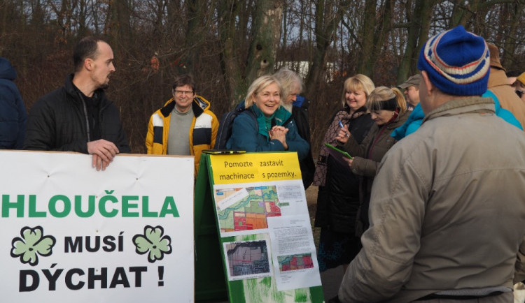 size5-16411348350008-124-vice-zelene-mene-betonu-hloucela-musi-dychat