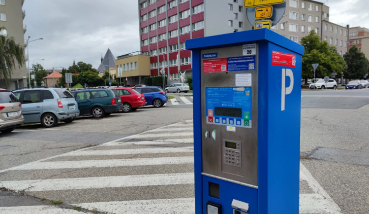 Návštěvníci Olomouce zaplatí za parkování v pěší zóně třikrát víc, sto korun za hodinu