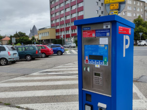 Návštěvníci Olomouce zaplatí za parkování v pěší zóně třikrát víc, sto korun za hodinu