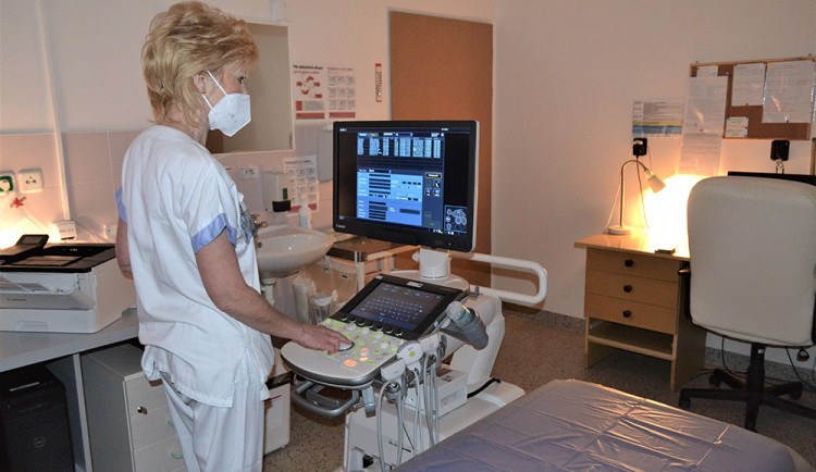 Nový ultrazvukový přístroj využívají zdravotníci v nemocnice AGEL Prostějov