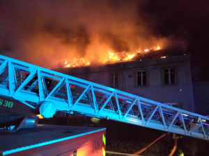 Mohutný požár v Držovicích způsobil zřejmě obyvatel domu. Objekt zapálil a pak spáchal sebevraždu