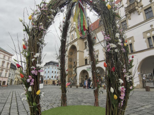 V centru Olomouce je již k vidění velikonoční výzdoba. Zájemci se mohou těšit na jarmark a kulturní program