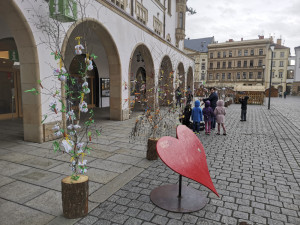 V centru Olomouce je již k vidění velikonoční výzdoba. Zájemci se mohou těšit na jarmark a kulturní program