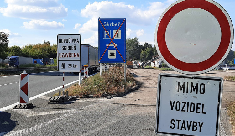 Ve směru na Mohelnici již prošla odpočívka s motorestem opravou, ŘSD nyní nechá zrekonstruovat stání na opačné straně dálnice D35