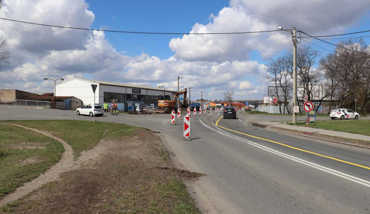 V Přerově se rozběhla stavba rondelu na příjezdu z Dluhonic. Hotovo má být v říjnu