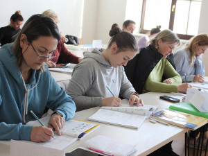 Pro lepší šanci na práci. Ukrajinští uprchlíci se učí češtinu na olomoucké univerzitě