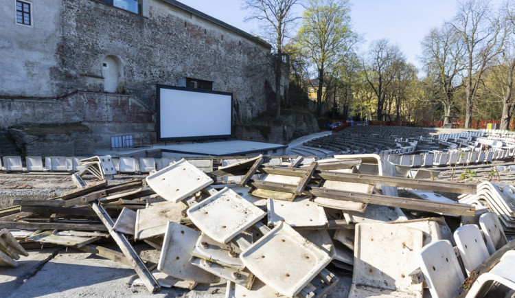 Olomoucké letní kino prochází obnovou. Nejvíc peněz spolkla kanalizace, sedačky zůstaly původní