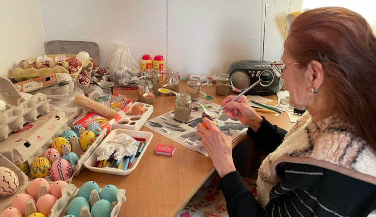 size4-16496679508655-152-neobycejni-bez-malovani-by-me-asi-nebavil-svet-rika-petasedmdesatileta-helena-ktera-uz-20-let-zdobi-