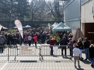 FOTOGALERIE: Jarní Flora láká davy od prvního dne. Na působivé bonsaje, koloběh života i zahradnické trhy