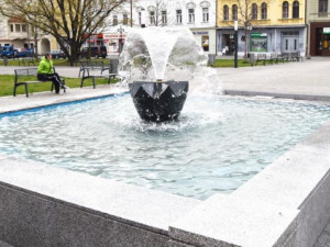 VIDEO: K životu se probudil vodopád v Bezručových sadech i Arionova kašna