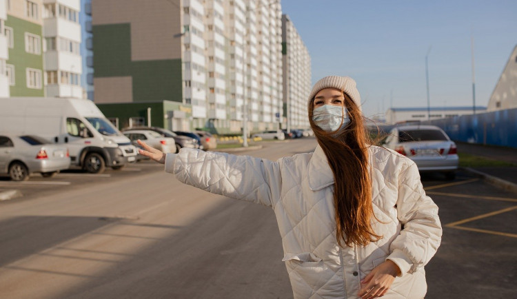 woman-g6929b4096_1280