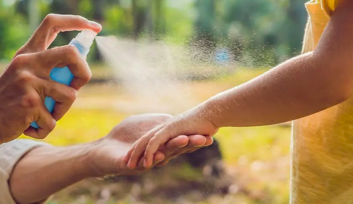 size3-16512324056673-139-jak-v-lete-vyzrat-na-komary-vyzkousejte-repelenty-elektricke-odpuzovace-nebo-chladici-gely