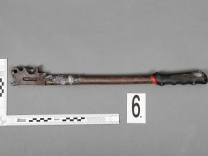 Bezdomovec se udal na policii za vraždu kumpána. Mladík brutální útok zázračně přežil