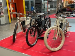 Historické skvosty i luxusní novinky ze světa aut a motocyklů zaparkují v Šantovce