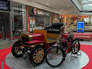 Historické skvosty i luxusní novinky ze světa aut a motocyklů zaparkují v Šantovce